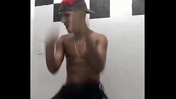 Preview 4 of Sone Leone - Cafu&ccedil_u dan&ccedil_ando sem cueca de pau duro 2