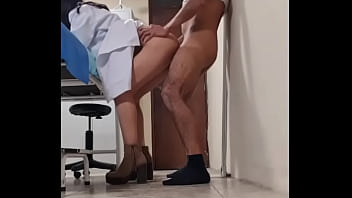 Preview 2 of Mom And Son Xvidios - enfermera mexicana Nataly follando con su jefe