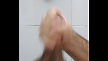 Preview 1 of Www Ful Hard Xxnx Com - Urso Batendo Punheta no Banheiro.