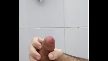 Preview 4 of Www Ful Hard Xxnx Com - Urso Batendo Punheta no Banheiro.