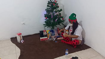 Preview 2 of Hot Madam N Boy - MATURE STUDENT RECEIVES HER CHRISTMAS PRESENTS!! SHE MASTURBATES HER CLITORIS WITH A DILDO WITH SPOTLIGHTS. WHAT A NICE SLUT. REAL HOMEMADE PORN OF AN OLD STUDENT