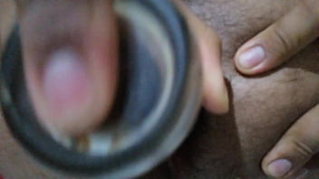 Preview 1 of Bathroom Oil - Buscando pene,  pero me encuentro con esto