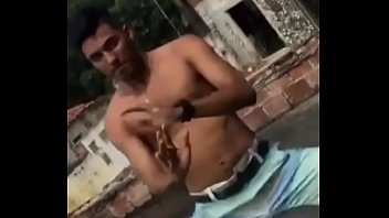 Preview 4 of Pornogrfia - Cafu&ccedil_u dan&ccedil_ando sem cueca de pau duro