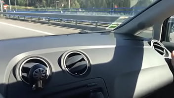 Preview 3 of Squirting Porn Best - mi novia jugando mientras vamos en el coche