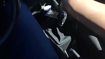 Preview 4 of Squirting Porn Best - mi novia jugando mientras vamos en el coche