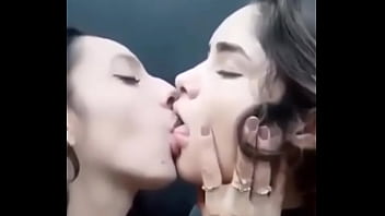 Preview 2 of Main Bontot Aida Isteri Kawan - Besando a mi prima