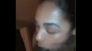 Preview 1 of Massage Wale Ne Choda - Beautiful girl sucks dick