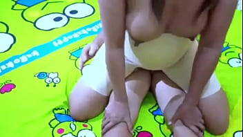 Preview 4 of Peeing In Pussy - Kumpulan video viral Mesum cewek cantik mulus habis pijat
