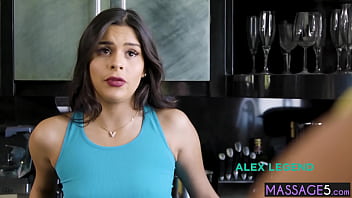Preview 1 of Porno Mi Papa Folla - Sexy latina massage professional jumped on a huge cock