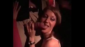 Preview 4 of Fadihat Sex Egept - Roberto Malone - com o pinto duro na balada e a mulherada chupando