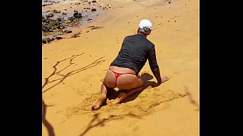 Preview 4 of Mom Oda Mako - Ladysilva latina gay bunda gostosa na praia