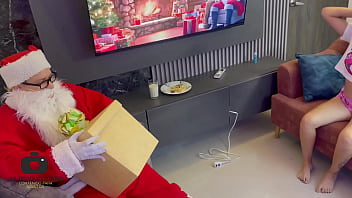 Preview 2 of Lena Anderson Sex In Car - Papa Noel le da su enorme polla y su rica leche a chica latina como regalo de navidad.