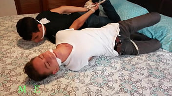 Preview 1 of Pronindiean Com - CHICOS EN HOGTIED