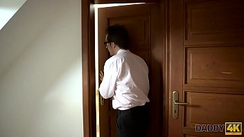 Preview 1 of Andrew Botni - DADDY4K. Teen Cutie versucht zum ersten Mal Sex mit &auml_lteren M&auml_nnern