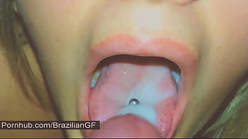 Preview 4 of Mom Fuck Song While Dad Sleep - Boquete molhado da namorada do amigo