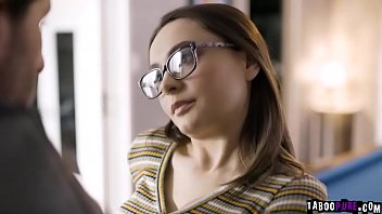 Preview 2 of Sexo Xxxmamadas - After humiliating Aften,  Lucas took advantage of her and bang her virgin pussy