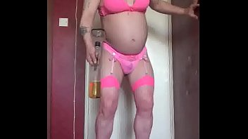 Preview 3 of Histoire De Richard - my names mark wright the bisexual crossdresser and if you like what you see come give your piss to me