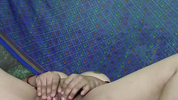 Preview 2 of Nubile Hd Com - Desi bhabhi ne Chut me ungali kiya
