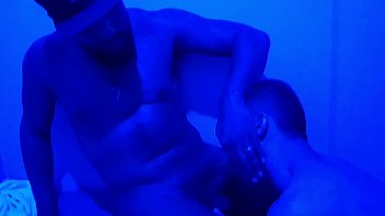 Preview 1 of Nvfhgud - Soldado dando gostoso pro negao na sauna