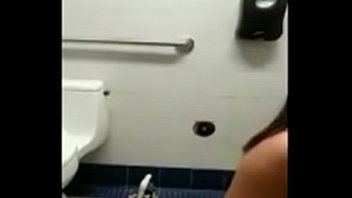Preview 4 of Floppy Ass - cogiendo en el banio de waltmart
