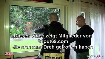 Preview 1 of Child Abuse Purn - Mega Naturtitten Mutter zahlt den Fensterputzer mit Fick f&uuml_r Arbeit - German