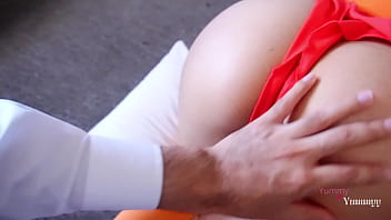 Preview 3 of You Tube Purn - Velma tira sus anteojos por accidente y tiene un descuido,  velma chupando una gran verga y penetrada en cuatro