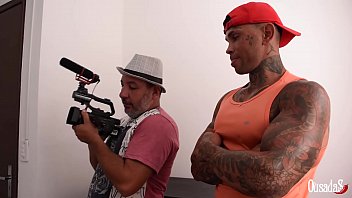 Preview 2 of Sex Com Zzzzxxx - A gostosa do rabo gigante por tr&aacute_s das c&acirc_meras - Alessandra Marques - Sandro Lima - Jhonny Gab