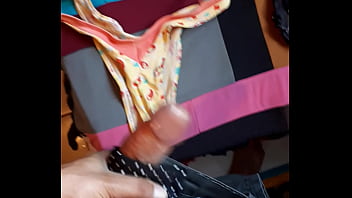 Preview 4 of Old Girl And Boy Small Sex Video - Calcinhas da Sogra Rabuda