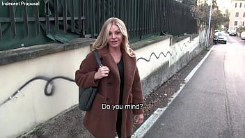 Preview 1 of Body Gym Xxxvideo - Accetta 1000&euro_ e si fa sfondare il culo l&#039_italiana calda - English subtitles