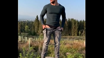 Preview 1 of Denny Leone - Hombre presume su pene