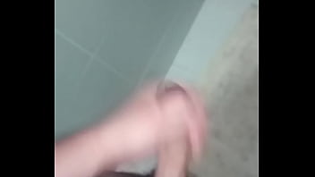Preview 2 of Mouth Full Open - Batendo uma no banheiro
