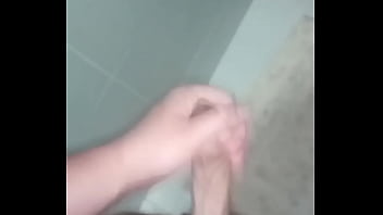 Preview 3 of Mouth Full Open - Batendo uma no banheiro