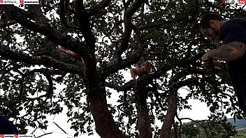 Preview 3 of Shbaowuxw - ENFIEI A PIROCA NA LOIRA E NA MORENA EM CIMA DA ARVORE NO MEIO DA RUA (assista ao video completo xvideos RED ) Emi Rippi
