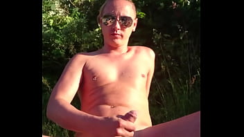 Preview 1 of Sleep Fuck Whit - Wichsen am strand