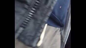 Preview 3 of Diade Momexxx - Bulto de mi amigo caminando