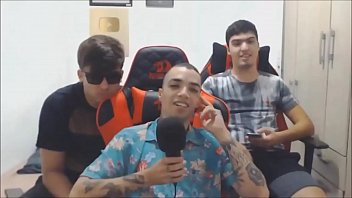 Preview 2 of Indian Uyurken Kuzeni Sikiyor - MINHA PENETRA&Ccedil_&Atilde_O ANAL SURPREENDENDO PUNHETEIROS VIRGENS JOGADORES DE LOL