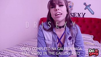 Preview 1 of Eveluynn Lin - JOI CORNO,  Ninfeta da buceta rosa sentando no pau do outro | Dri Sexy e Nicklaus