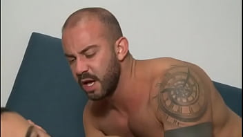 Preview 2 of Xxx Videz - Noel Santoro follado a pelo por un pollon enorme