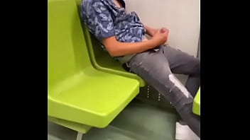 Preview 2 of Www Pronexo Sex Com - M&aacute_scarado batendo punheta no metro