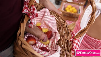 Preview 3 of Home Warkil Pornys Cook - Picnic with a penis basket for my big ass teen stepsis Stella Luxx
