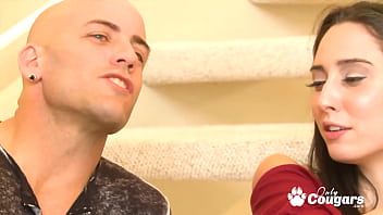 Preview 1 of Fat Hungry - Rachel Rose Fills Her Bald Pussy With Dick