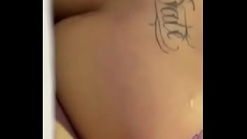 Preview 1 of Berasa Big - Novinha sentando gostoso!