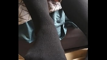 Preview 1 of Gungle - Kails teasing with her feet