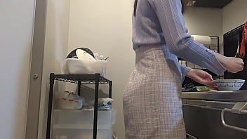 Preview 2 of Village Banglades Sex - 卵焼き作った後にあそこが熱くなっちゃって我慢できずにお尻突き出しながら触り始める巨乳女子