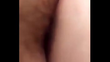 Preview 1 of Black Shemales Anal Creampie - Novato le da bien duro en el ba&ntilde_o