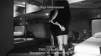 Preview 1 of Kalendra Lust - Hotwife faz um Streptease para f&atilde_ maduro e o corninho filma ela seduzindo o amigo. (TRECHO da Parte 1)