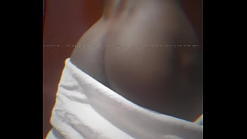 Preview 2 of Cikgu Melayu Porn - Moreno novinho rebolando de toalha (bunda gostosa)