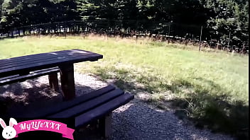 Preview 2 of Girl Fuck Dog Free Watch - Bella figa Italiana si esibisce al parco.