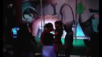 Preview 1 of Devika Blue Film - Manhattan Bar Pera Londrina Live 2 -