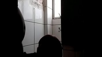 Preview 1 of Xxx Gangl - Neg&atilde_o come o rabo da patroa em hor&aacute_rio de trabalho enquanto outros pe&otilde_es aguardam pra gozar no cuzinho dela!